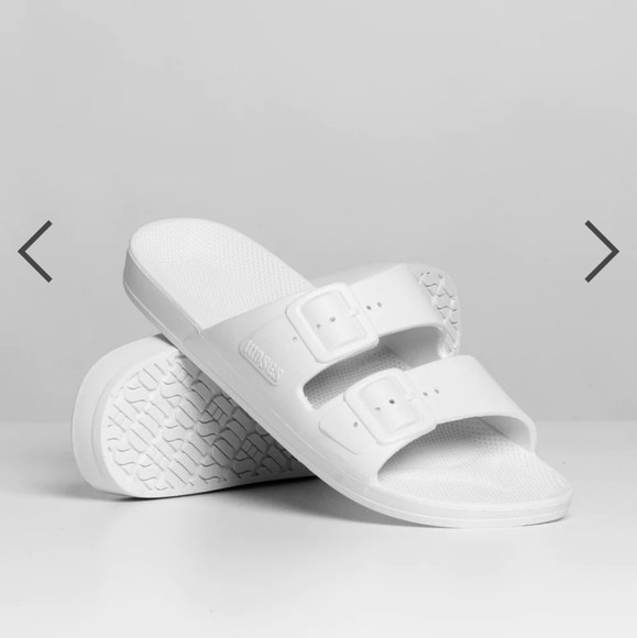 Brand New Mens Size 45 Freedom Moses Sandals in White - Picture 1 of 3